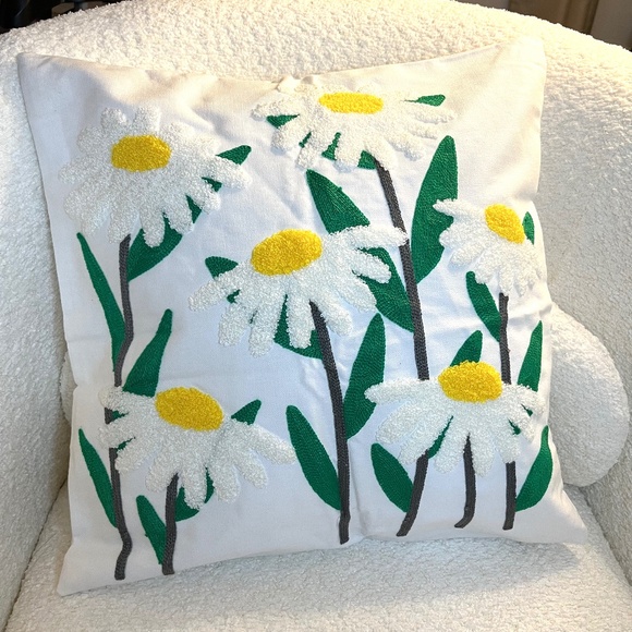 2PC Delightful Daisy Embroidered Pillowcase - Picture 1 of 6